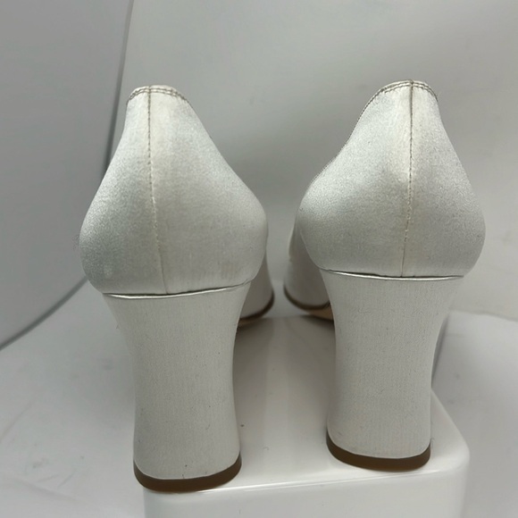 Vera Wang Sz 7 White Silk Made in Italy Block Heel Pumps - Never Worn - Picture 8 of 8